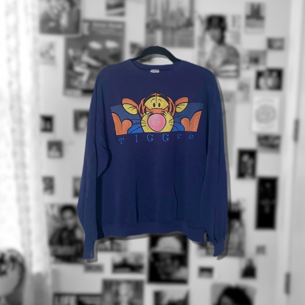 VINTAGE THE DISNEY STORE TIGGER CREWNECK💙💛🧡